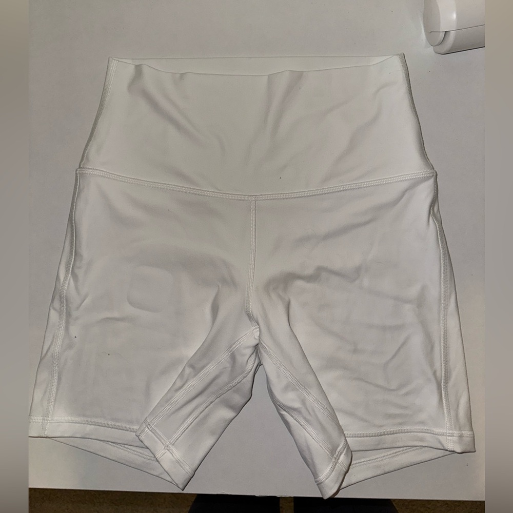White lululemon align shorts 6”